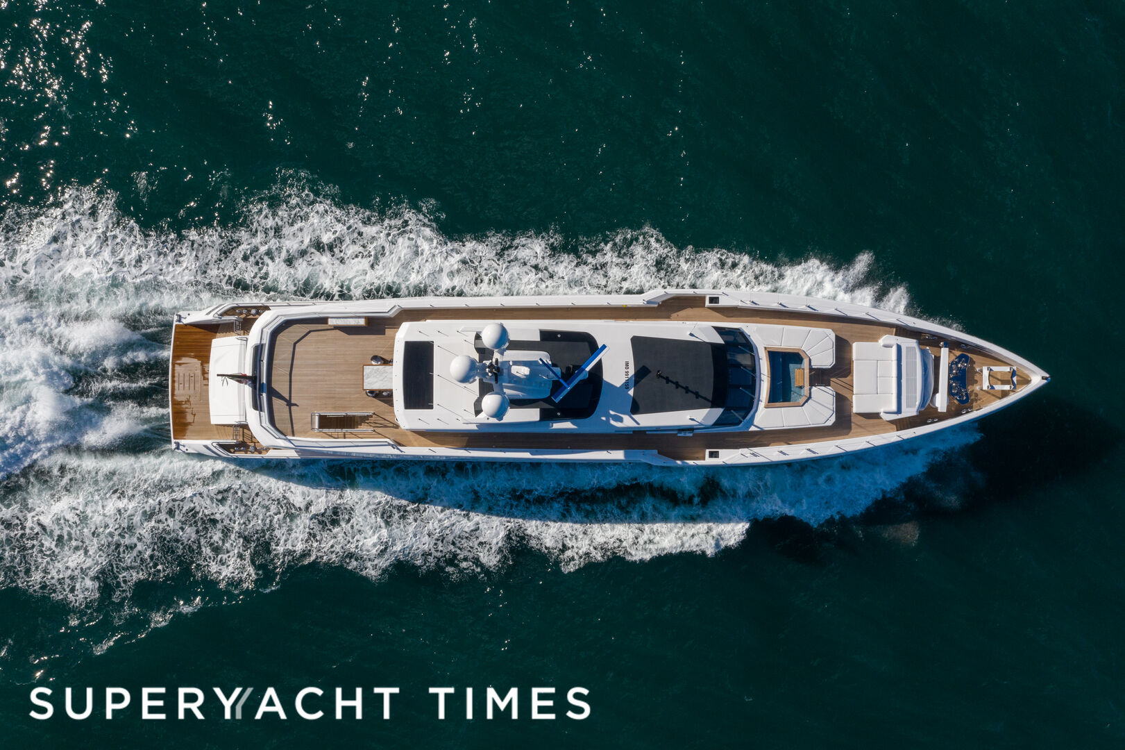 K2 yacht cruising