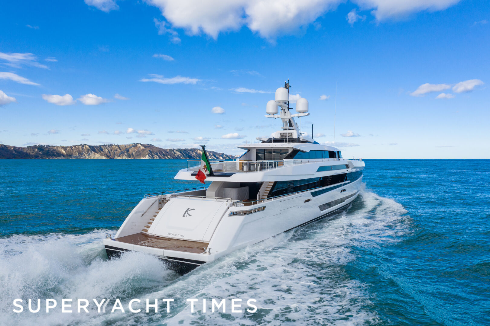 K2 yacht cruising