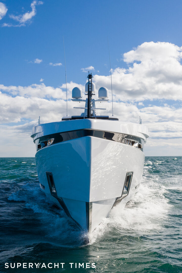 K2 yacht cruising