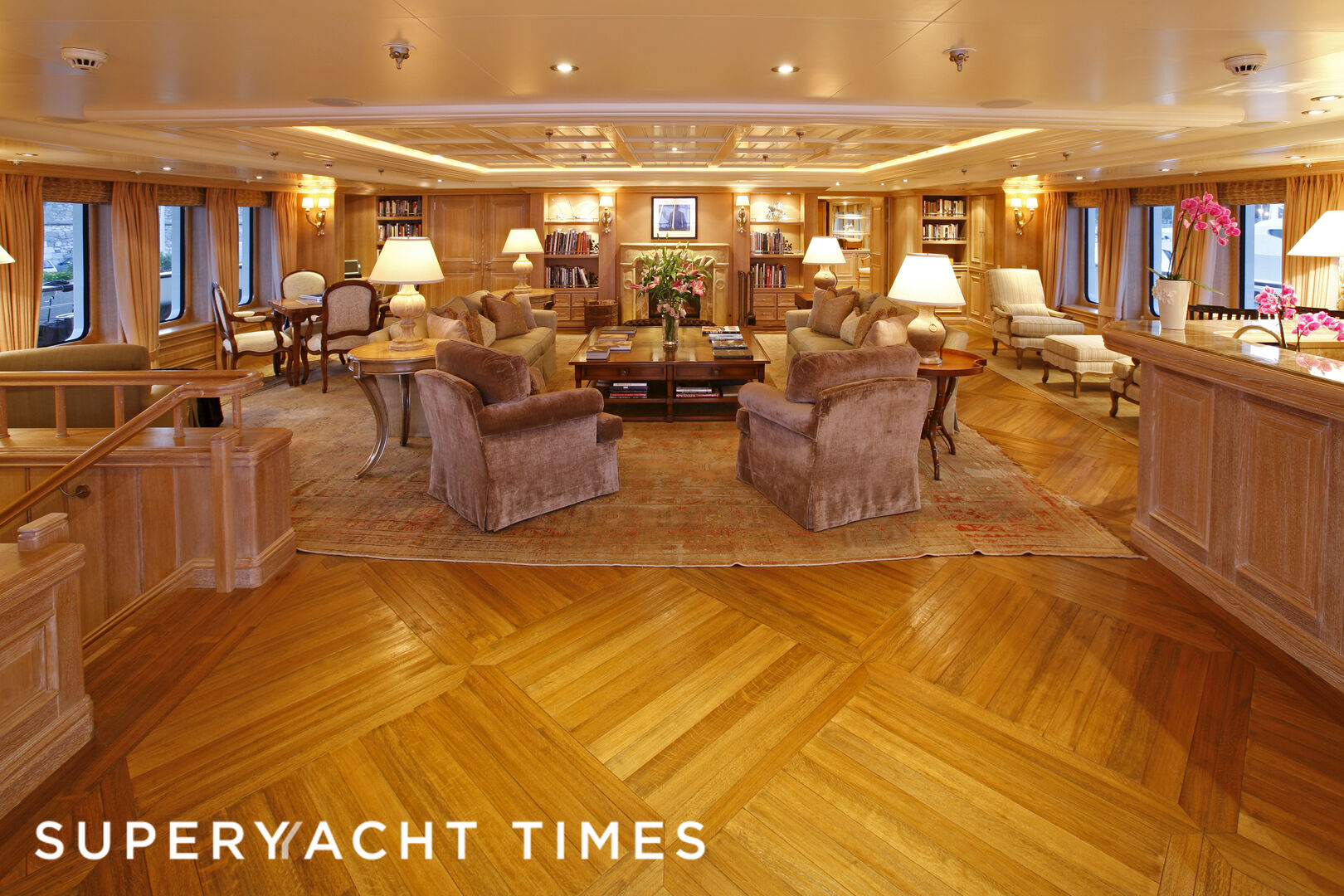 Tatoosh yacht saloon