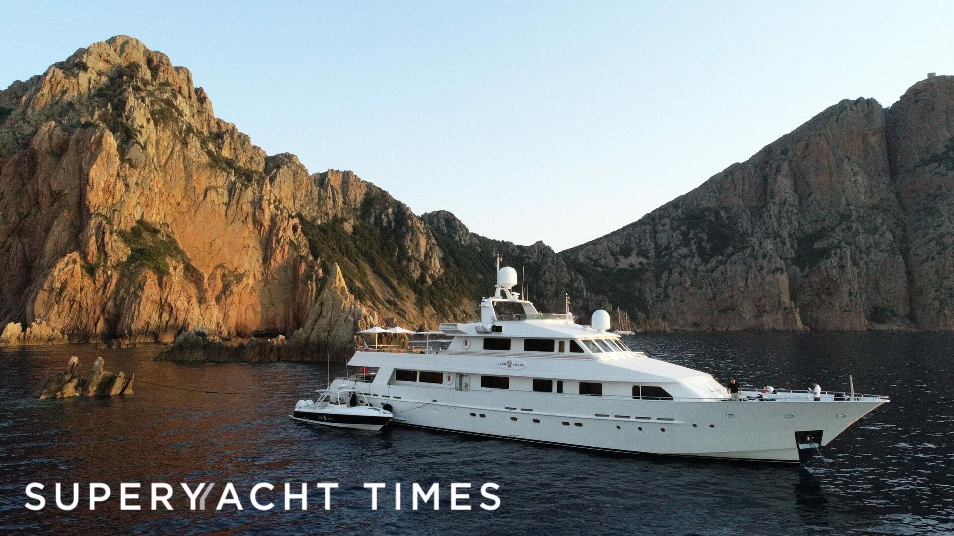 Lionshare yacht anchored