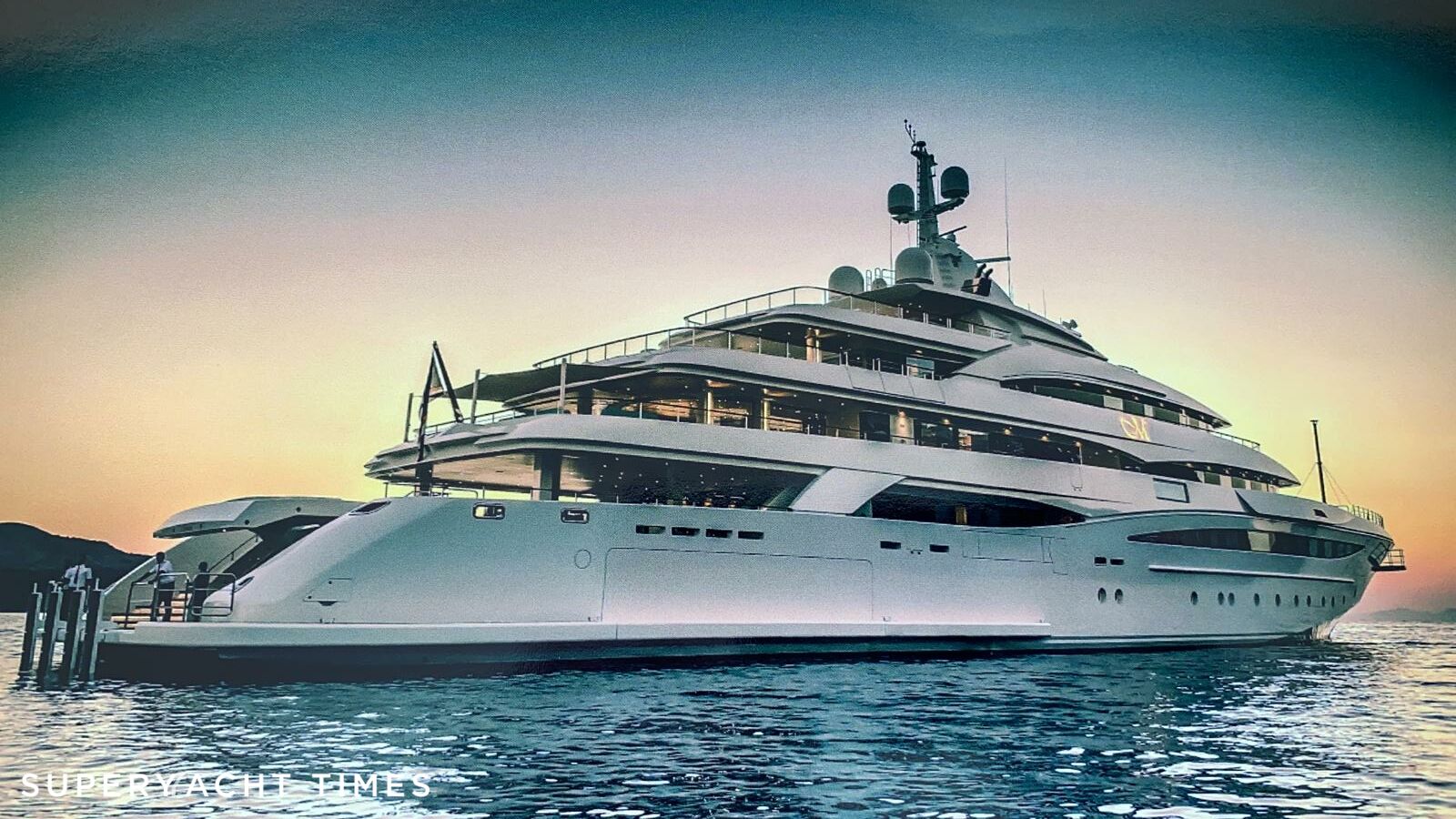 Mimtee yacht anchored