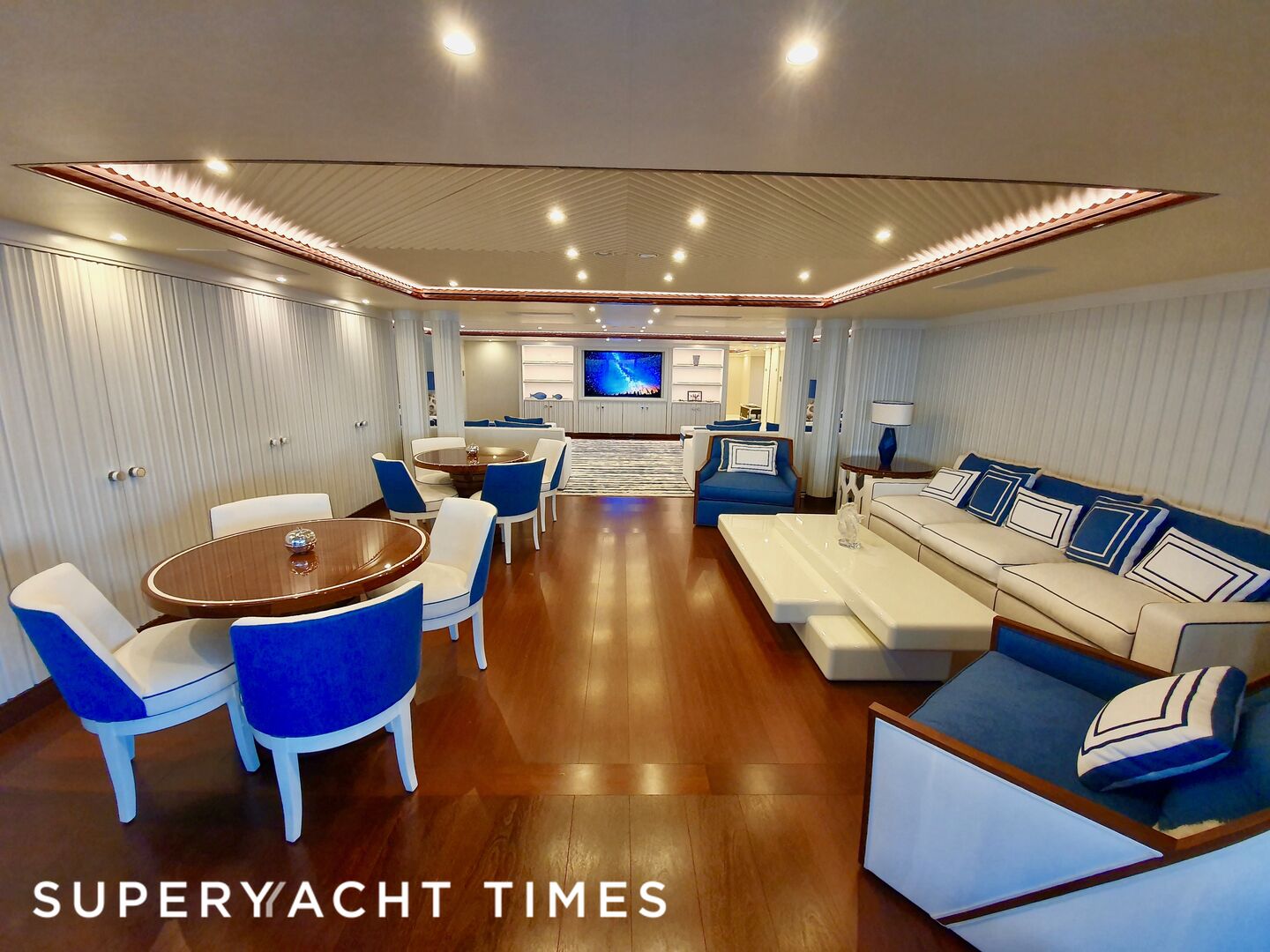 Mimtee yacht saloon