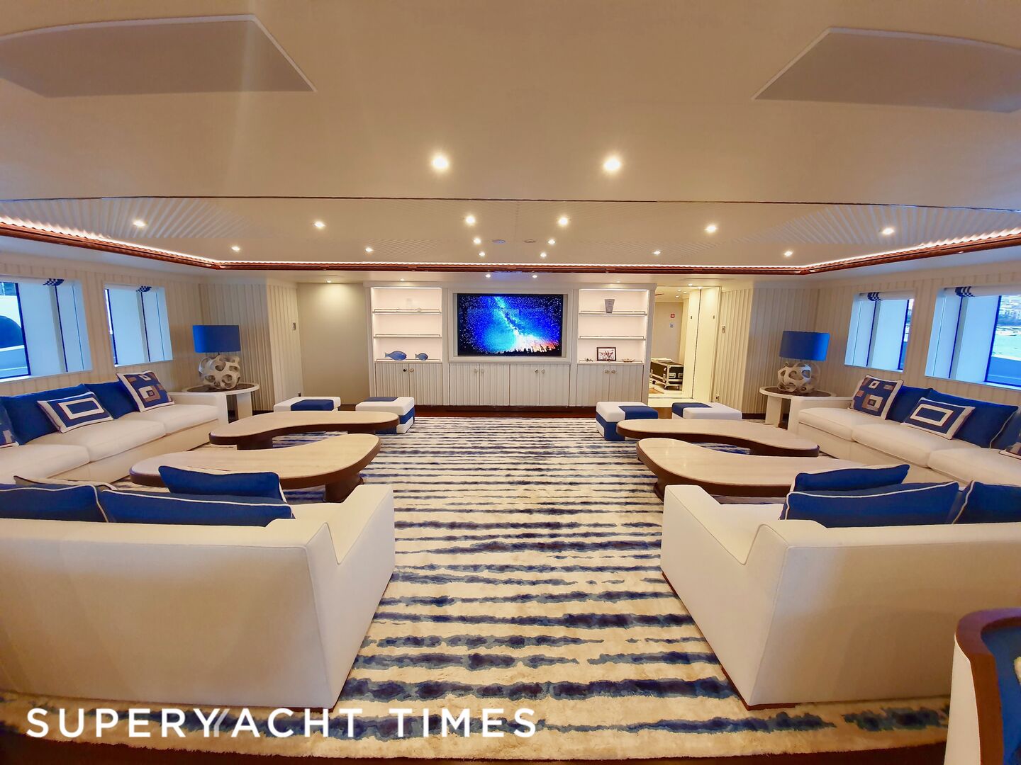 Mimtee yacht saloon