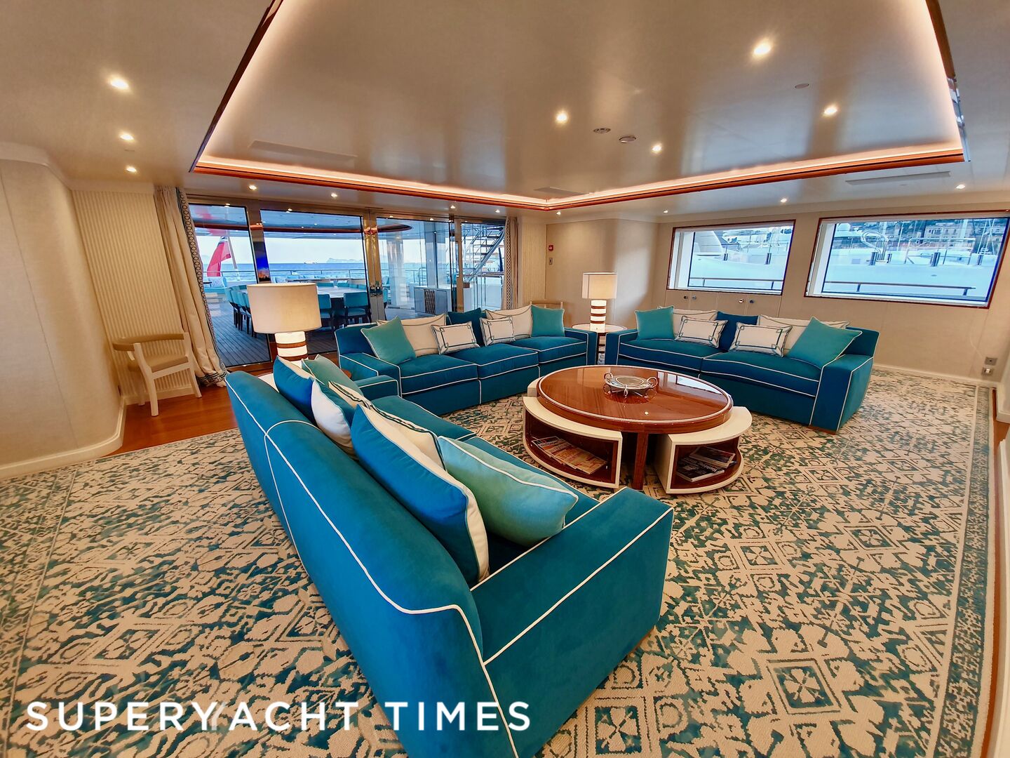 Mimtee yacht saloon