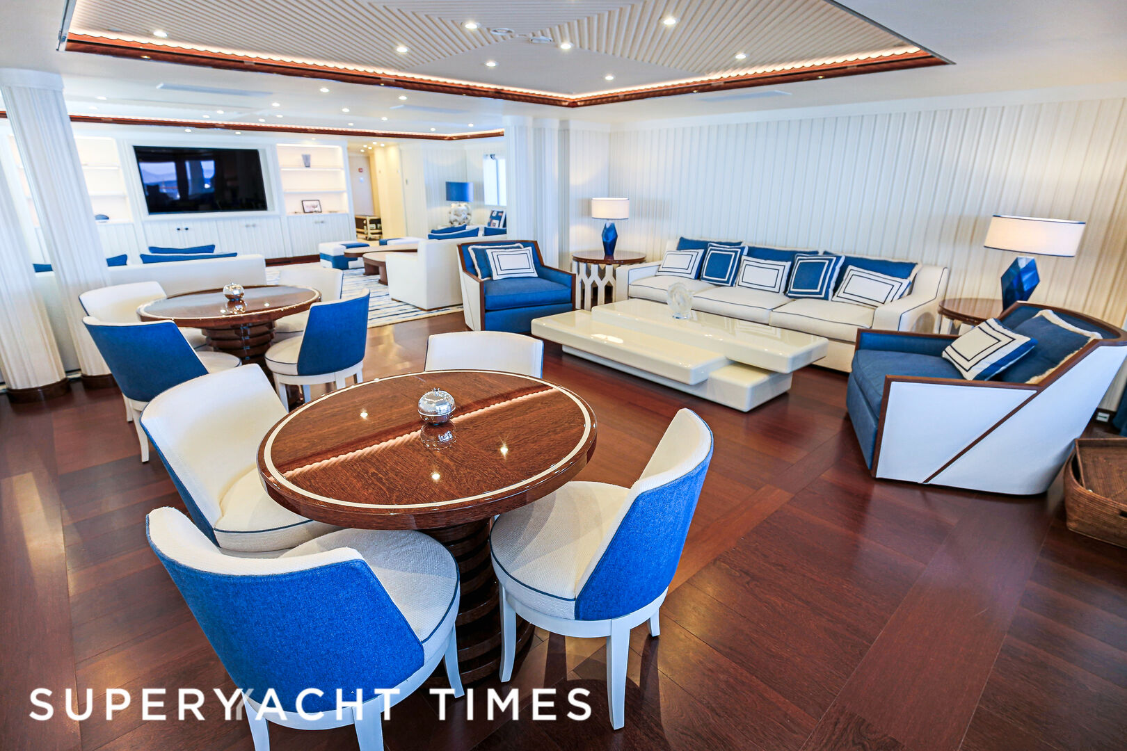 Mimtee yacht saloon