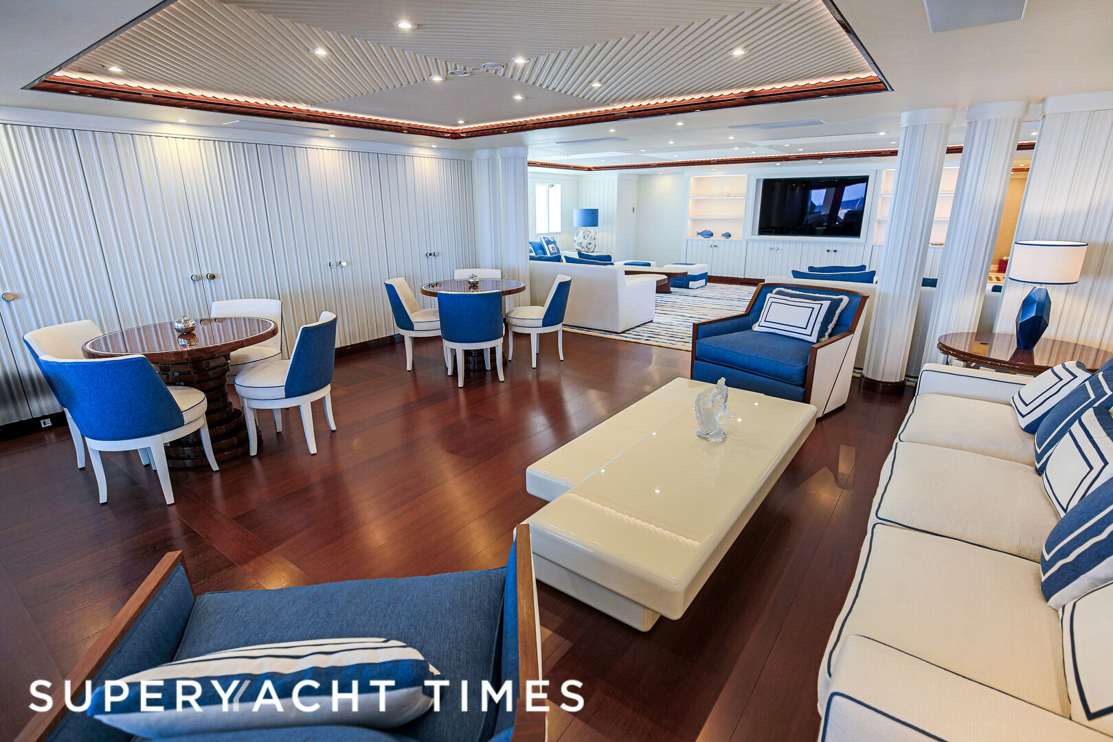 Mimtee yacht saloon
