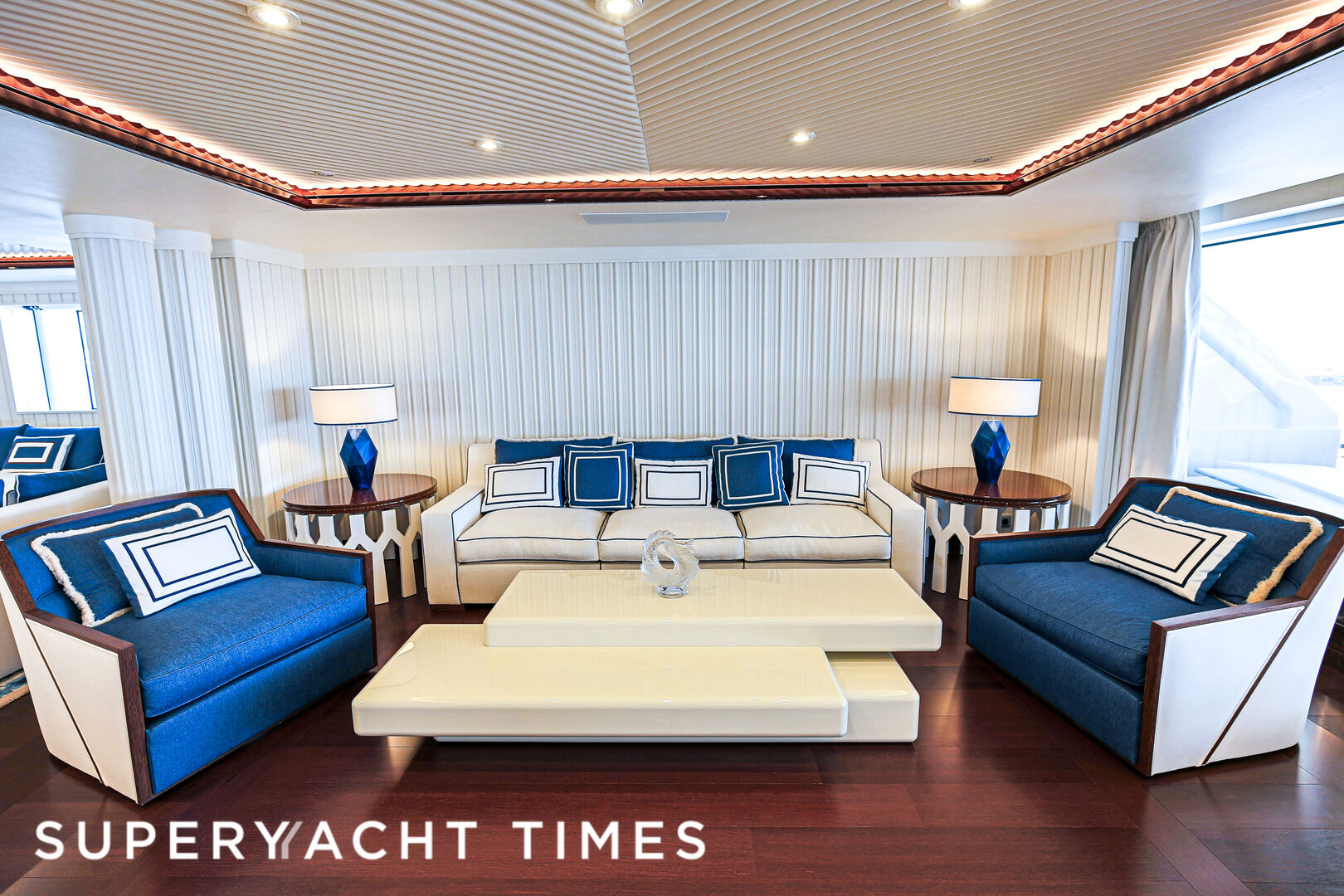Mimtee yacht saloon