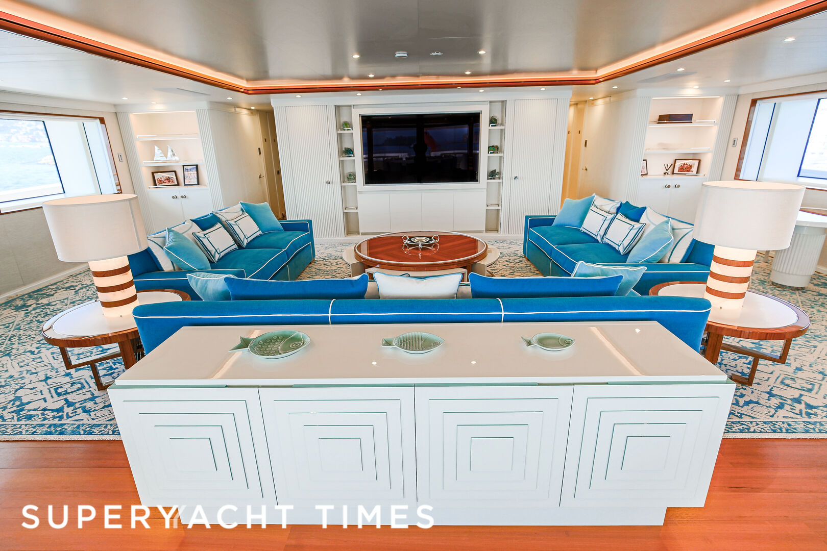 Mimtee yacht saloon