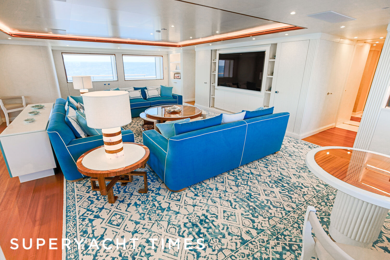 Mimtee yacht saloon