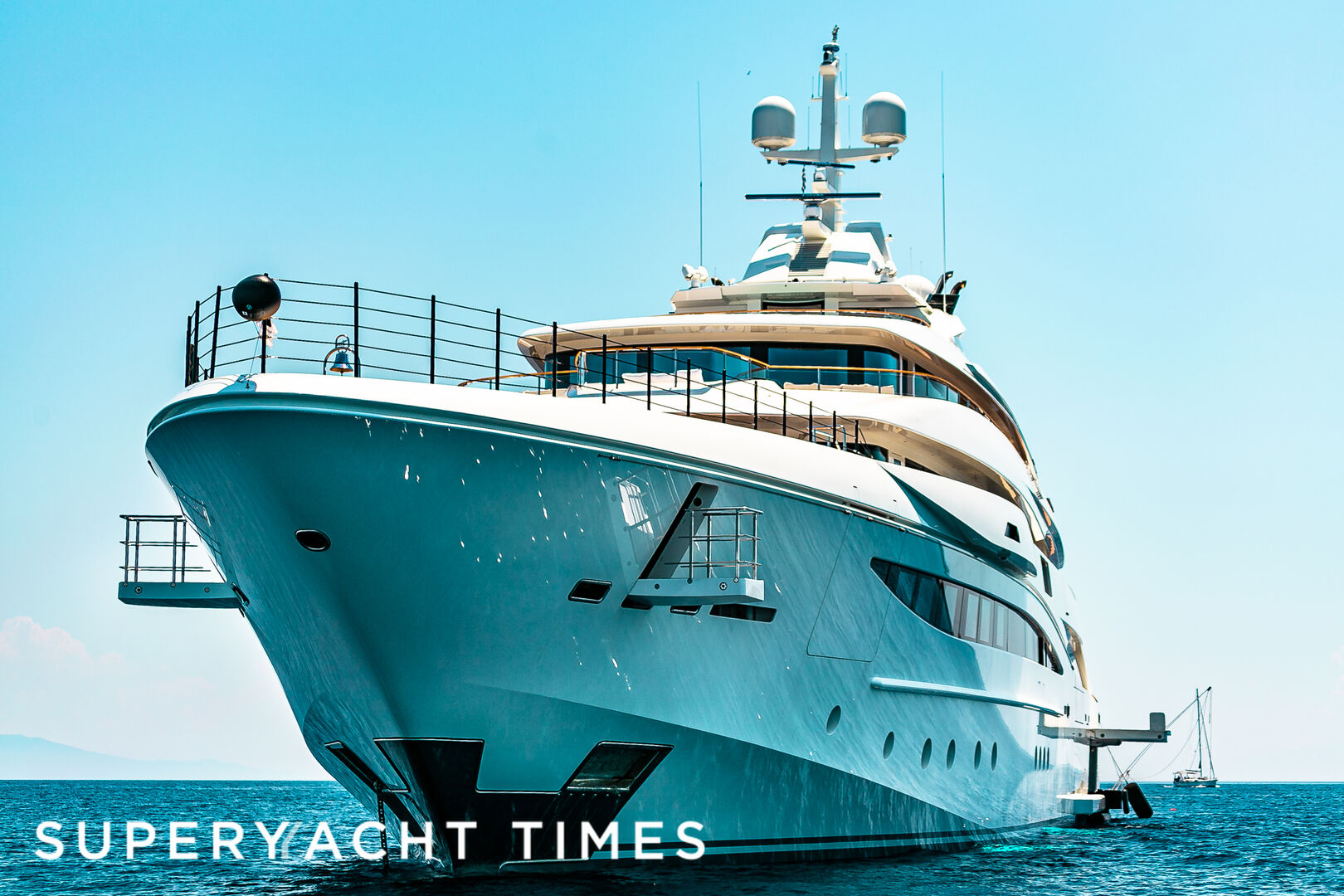 Mimtee yacht anchored