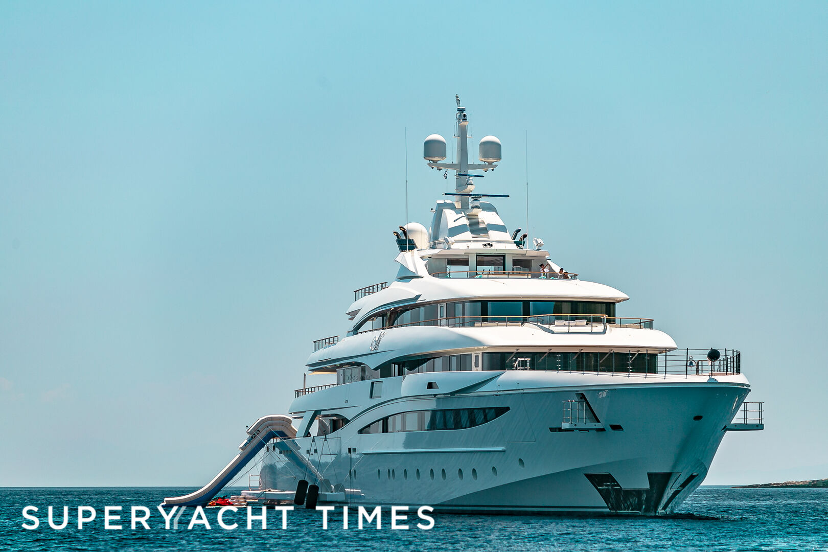 Mimtee yacht anchored