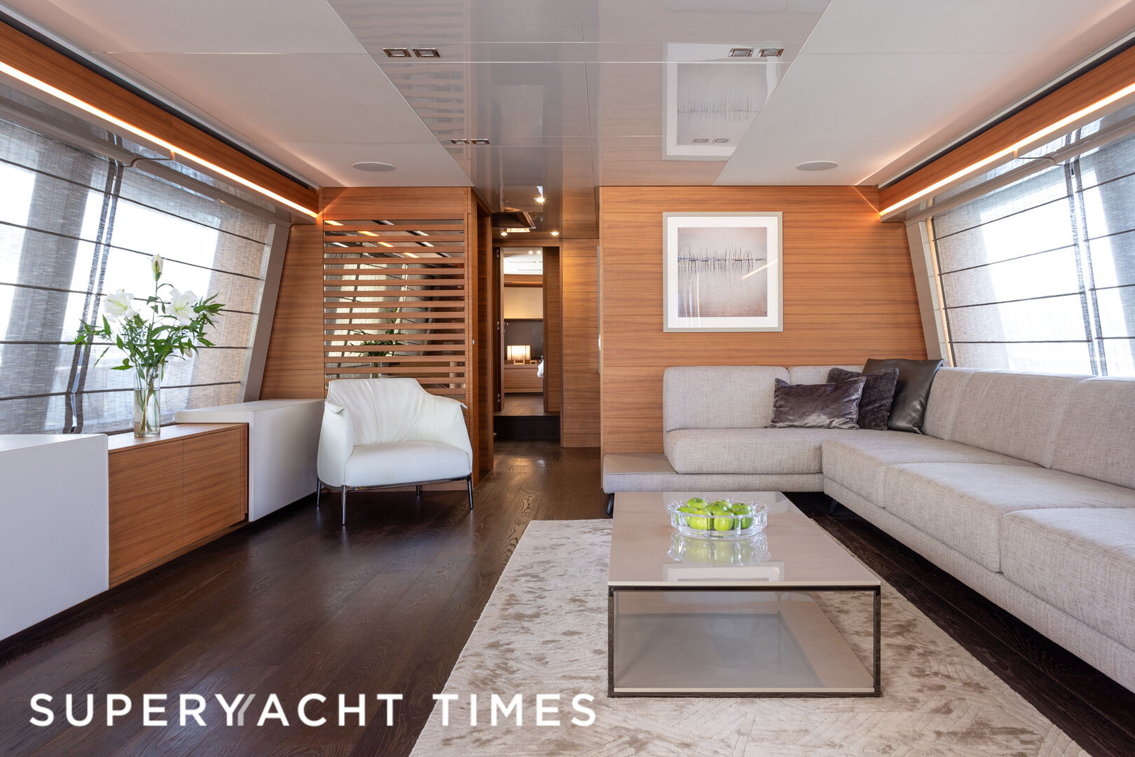 Mira yacht saloon