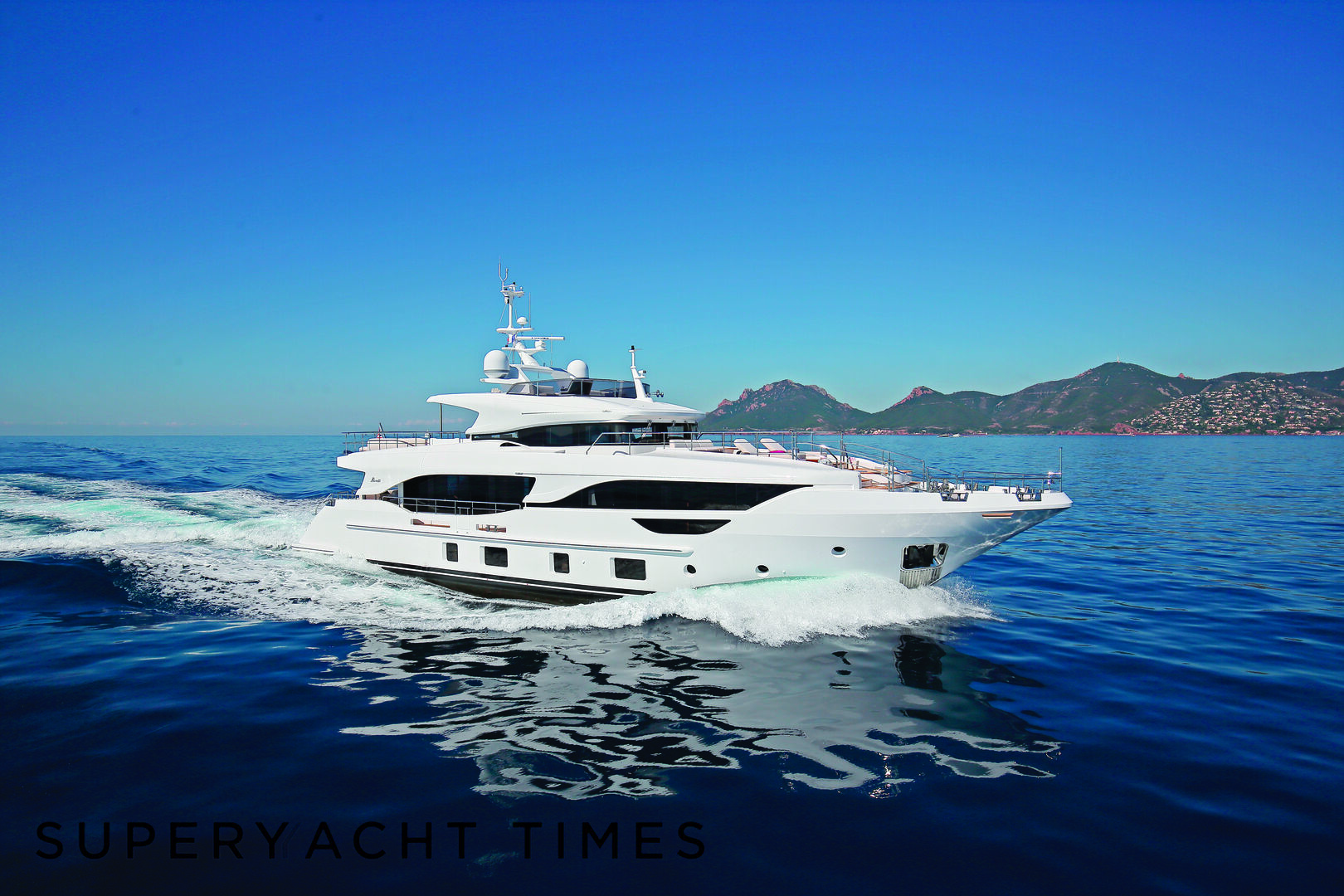 Benetti Delfino 95 yacht cruising