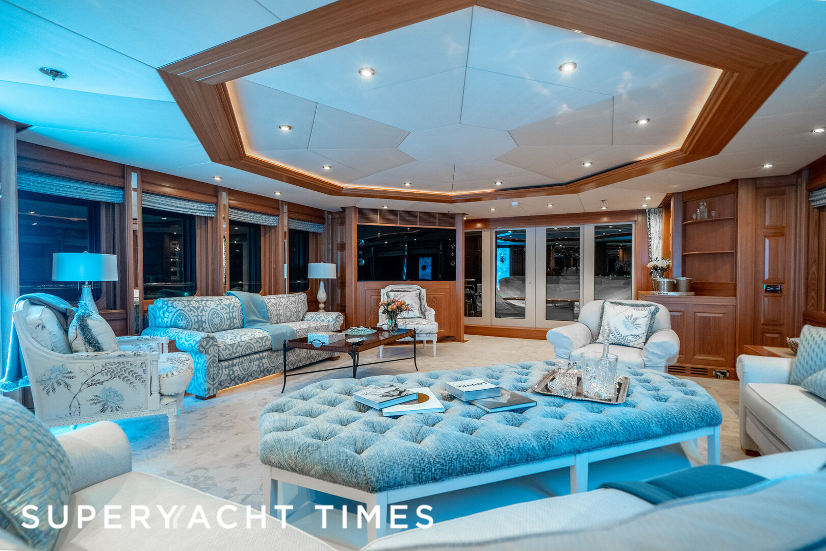 Vibrance yacht main salon
