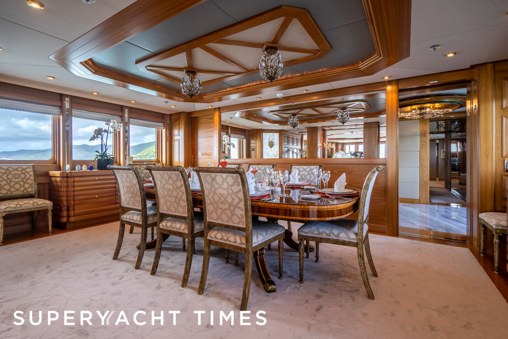 Vibrance yacht main dining salon