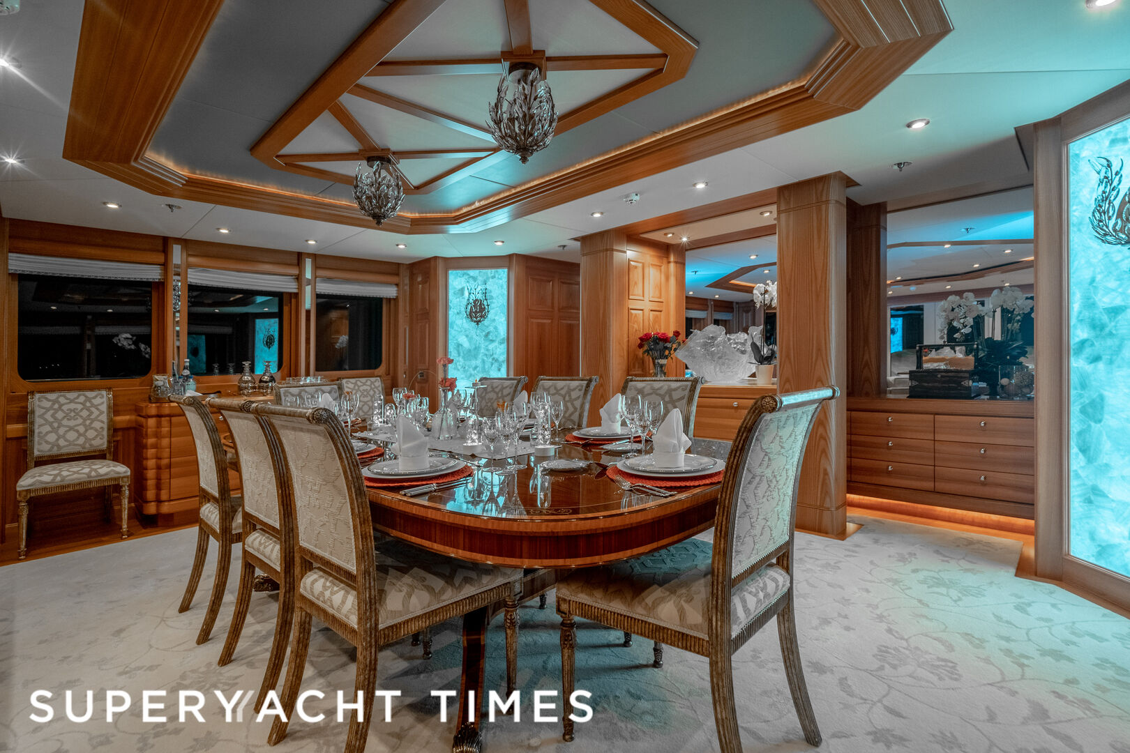 Vibrance yacht main dining salon
