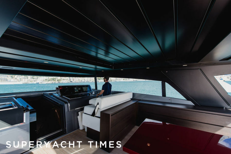 Zazzazu II yacht flybridge