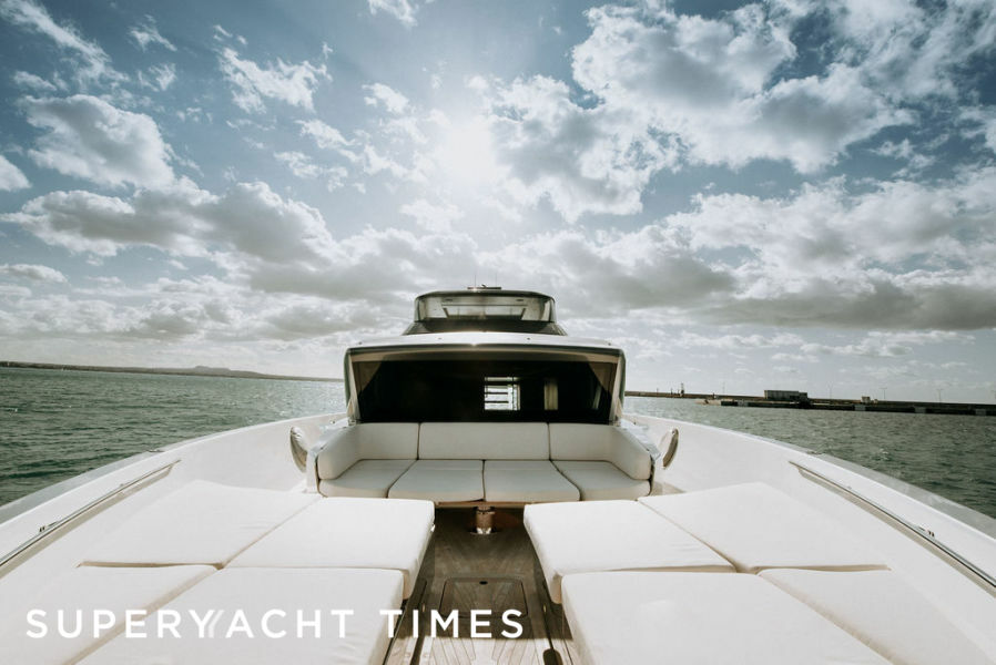 Zazzazu II yacht foredeck