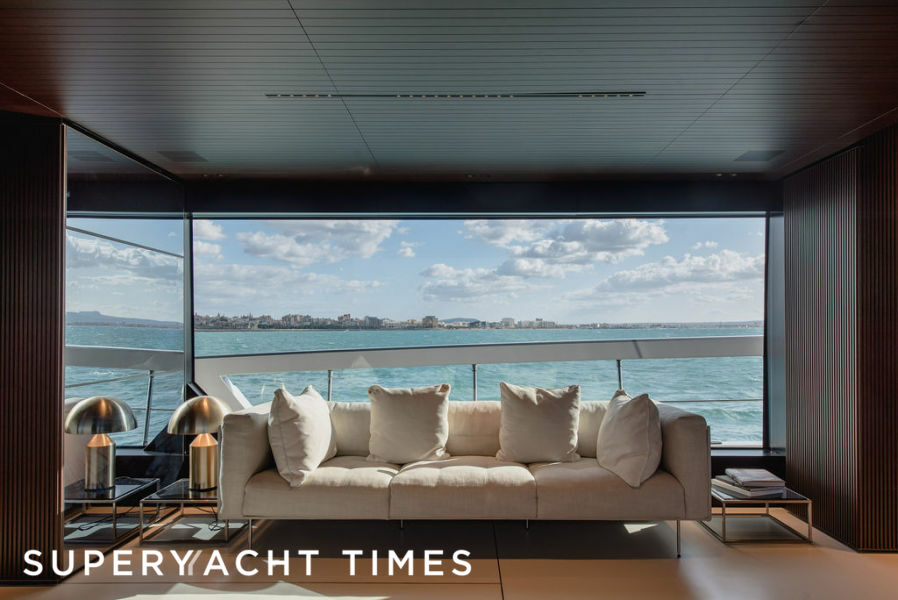 Zazzazu II yacht saloon