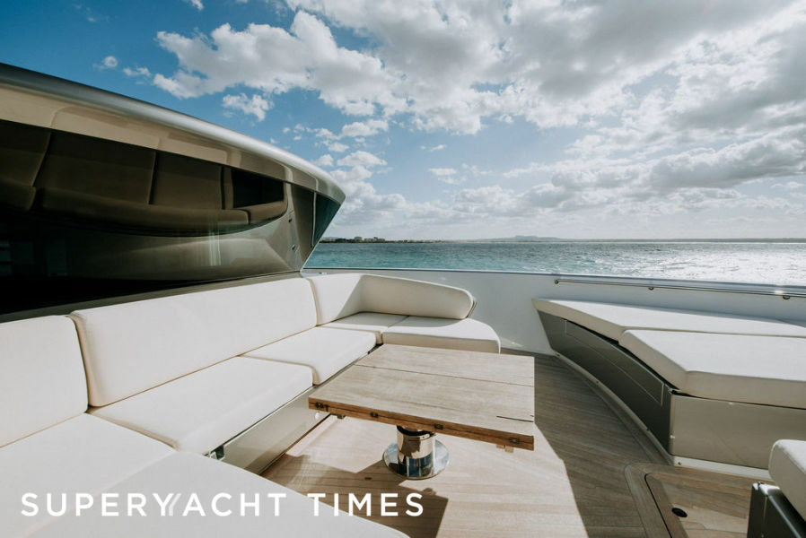 Zazzazu II yacht foredeck