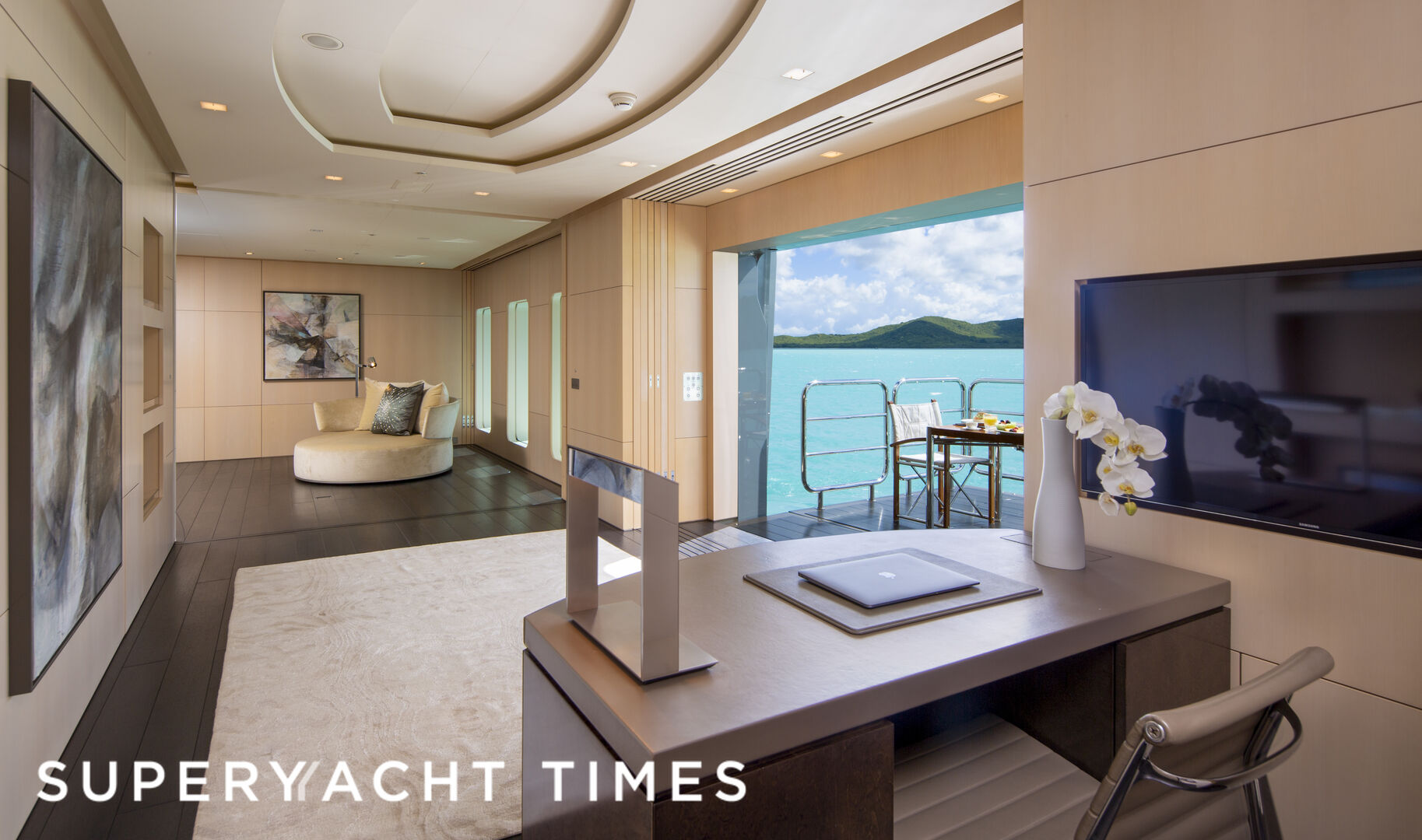 Siren yacht office 