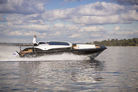 Hasna 9m Limousine thumbnail