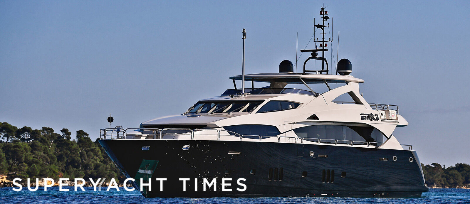 34m Sunseeker motor yacht Emoji sold