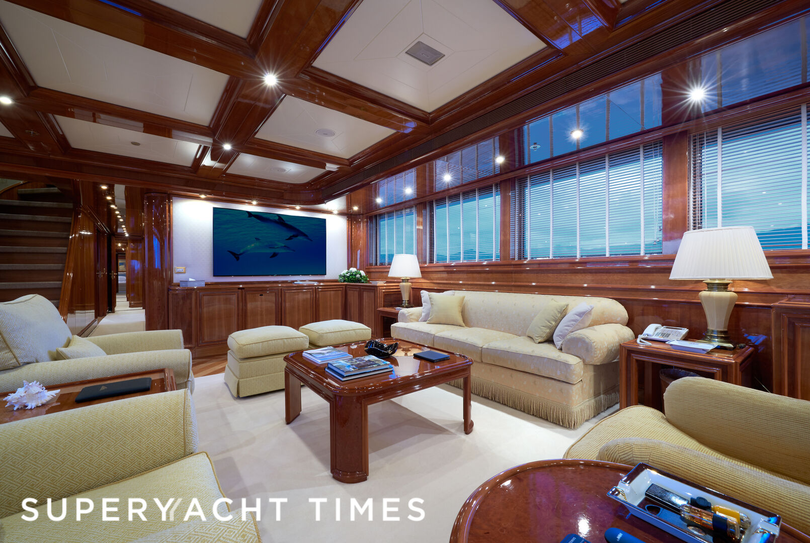 Sokar yacht saloon