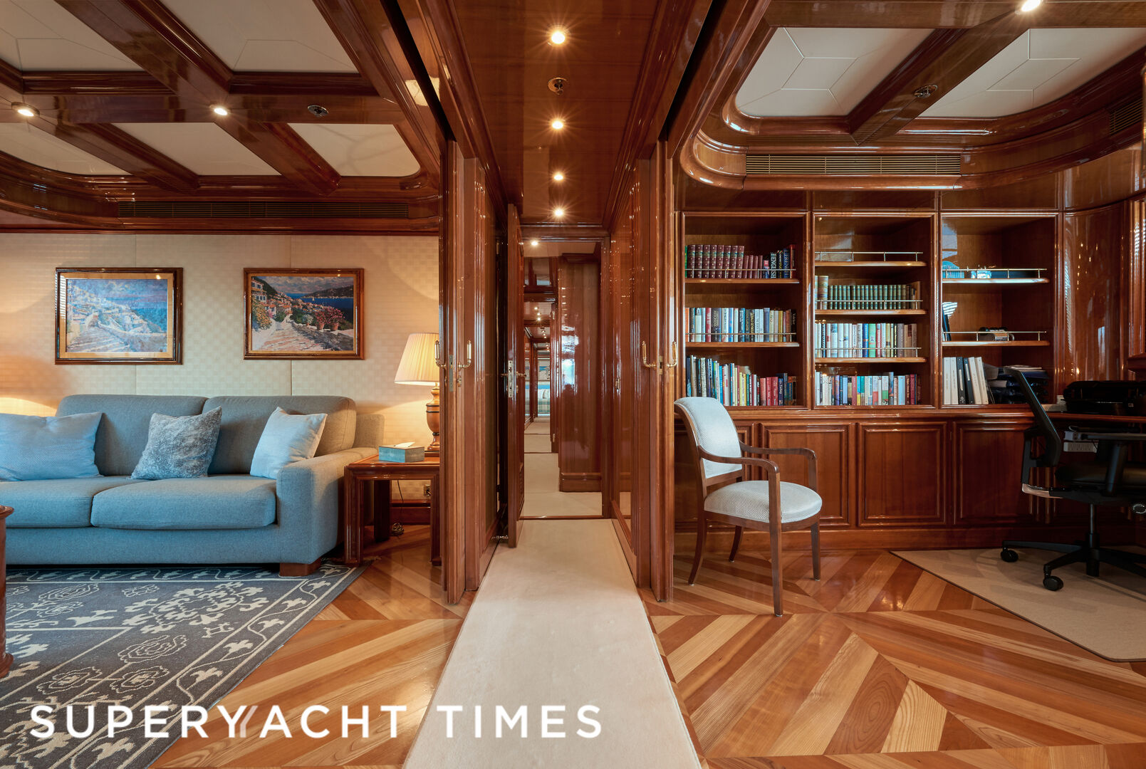 Sokar yacht saloon