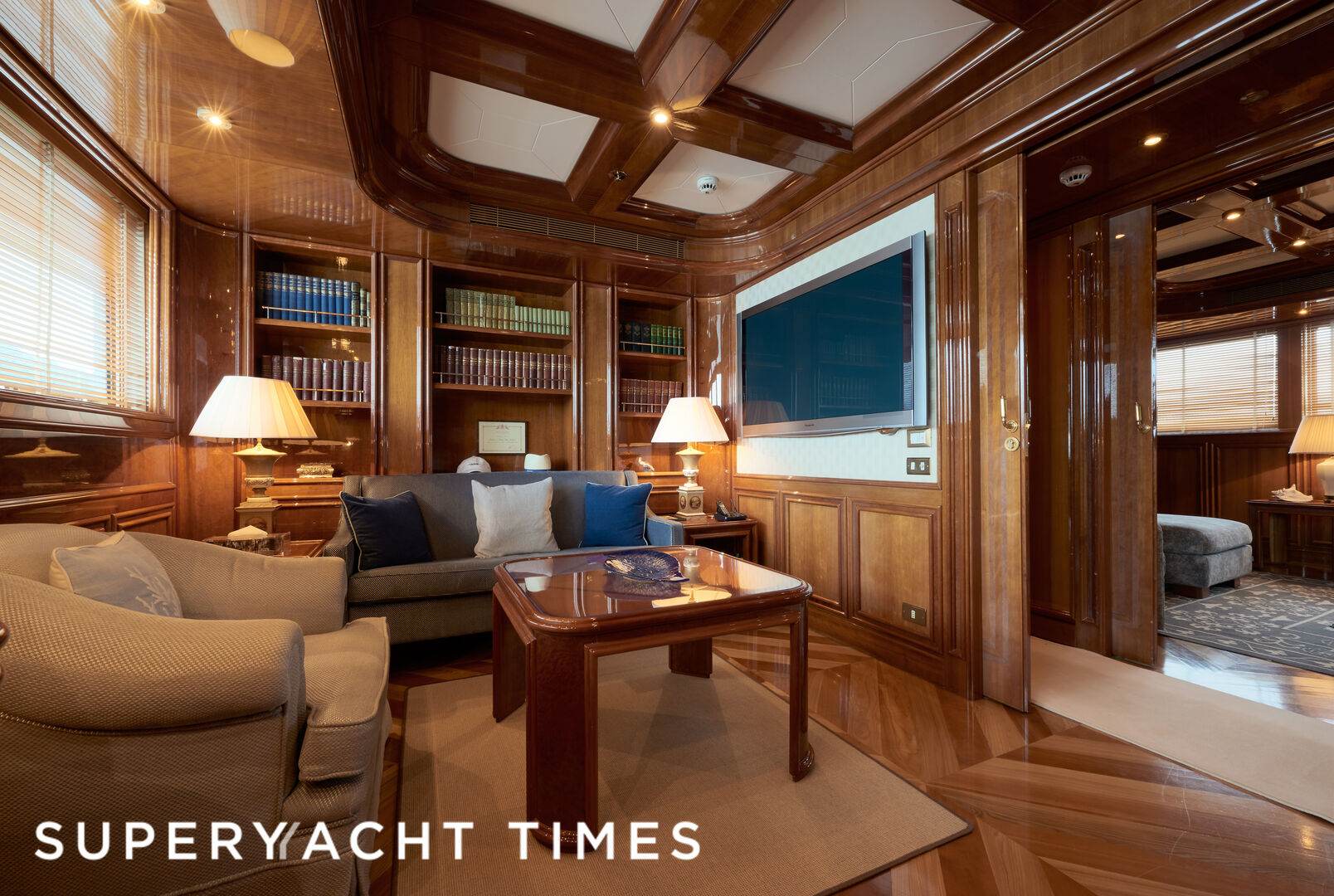 Sokar yacht saloon