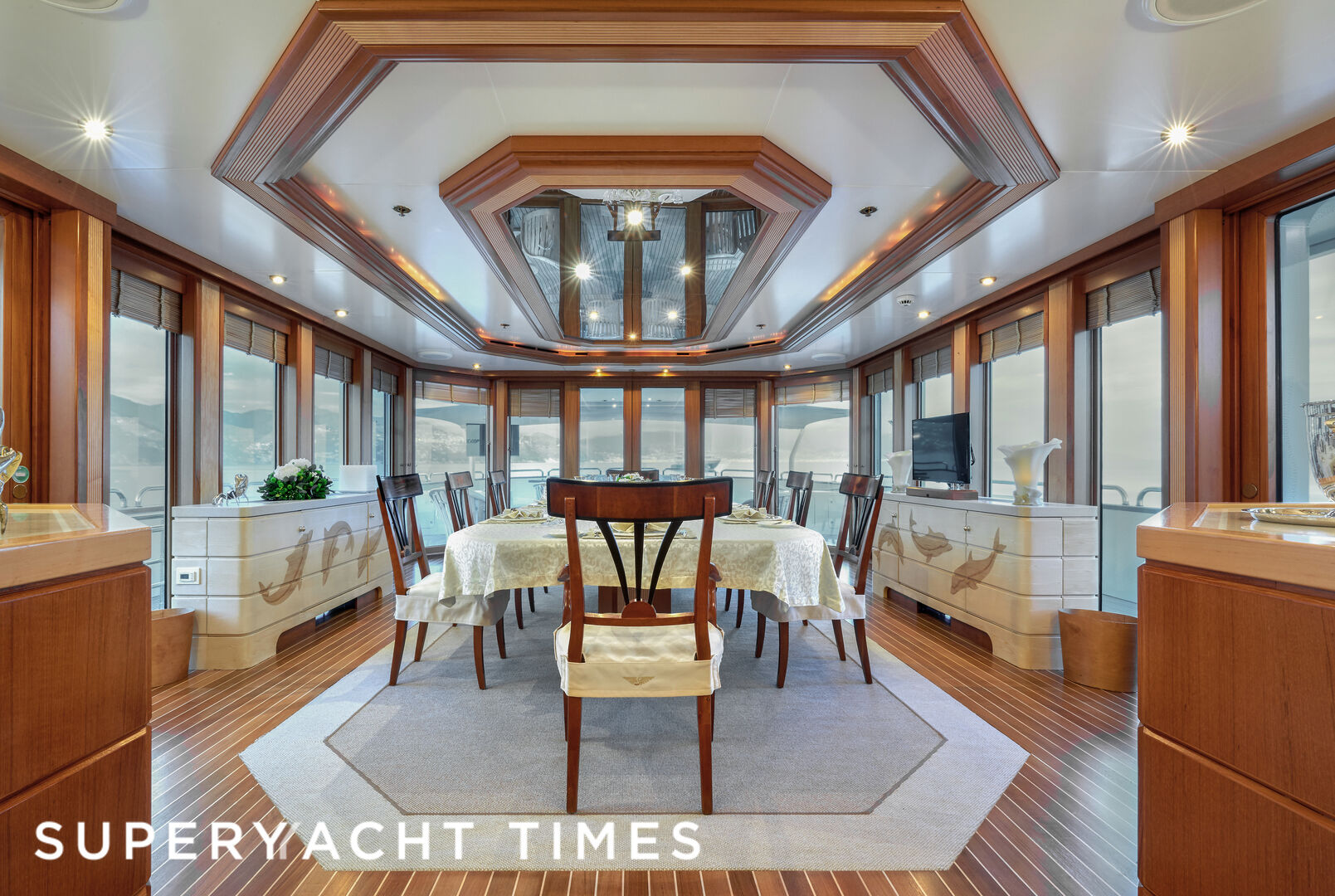 Sokar yacht dining