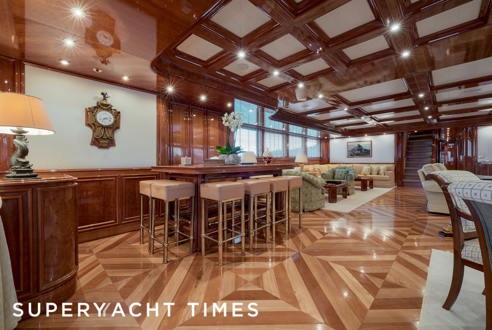 Sokar yacht saloon