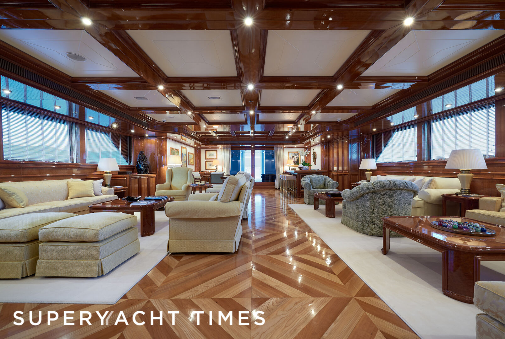 Sokar yacht saloon