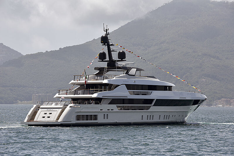 Aily yacht launch