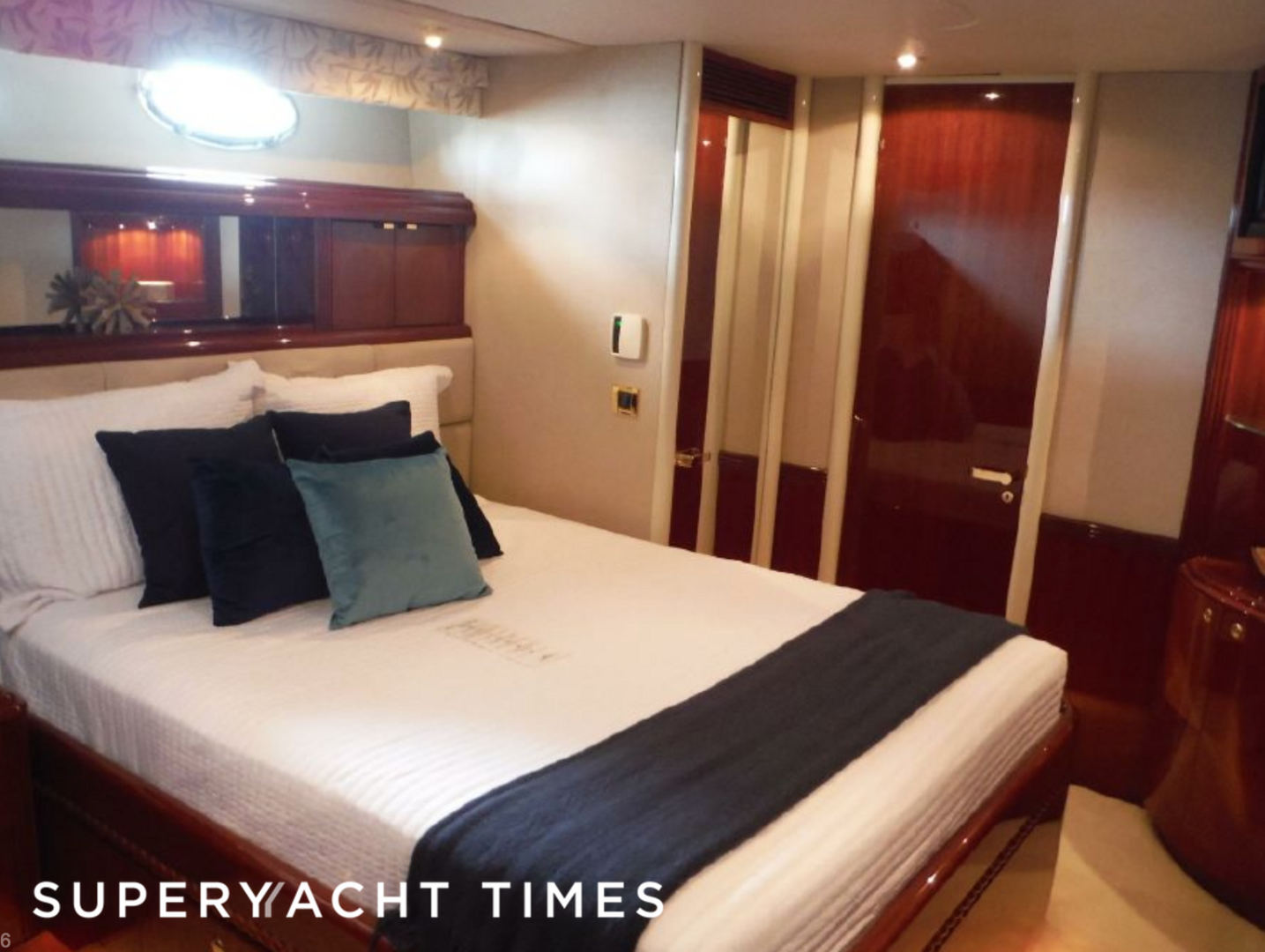 Marigot yacht stateroom