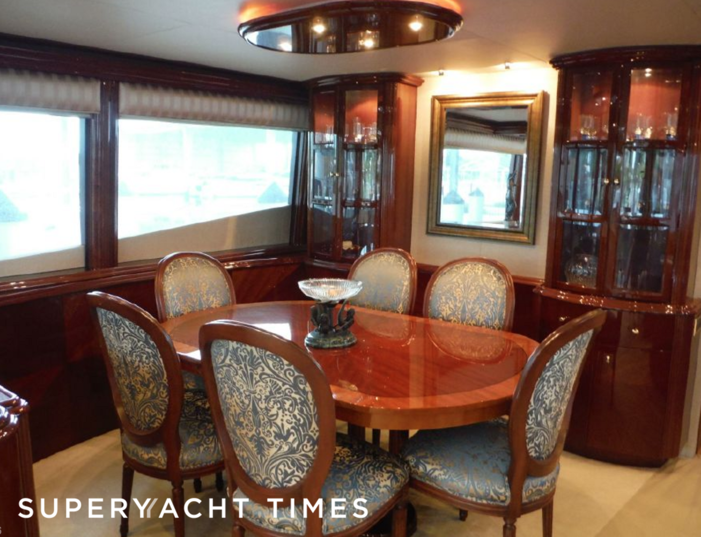 Marigot yacht dining 