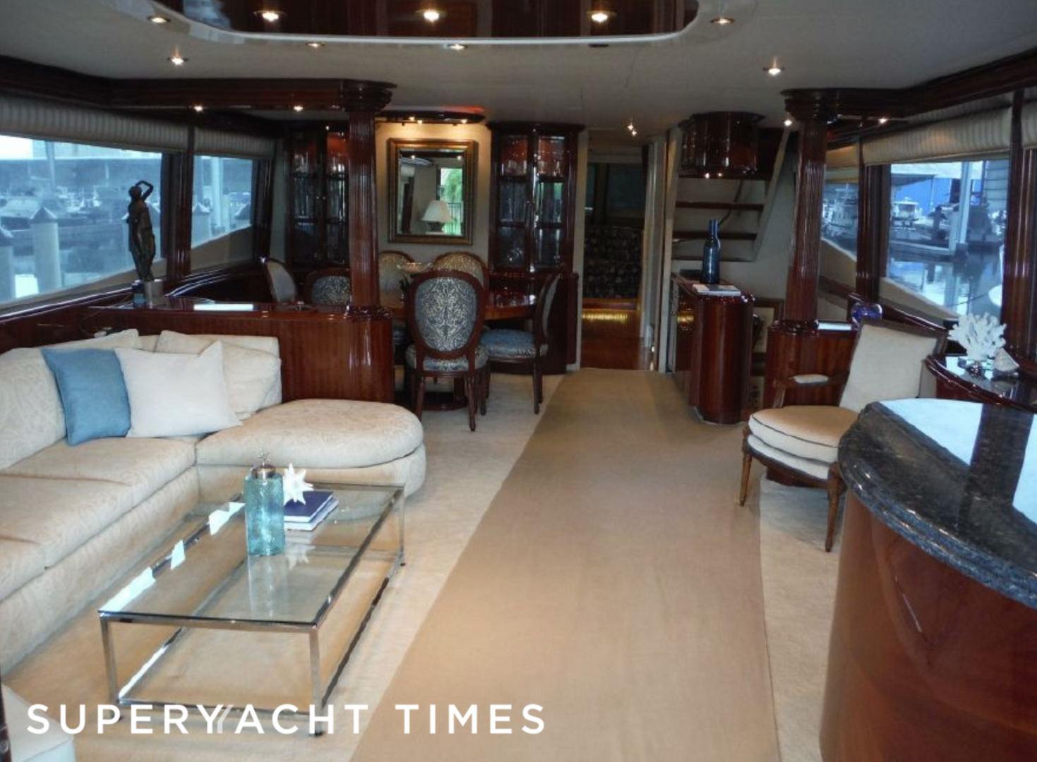 Marigot yacht saloon