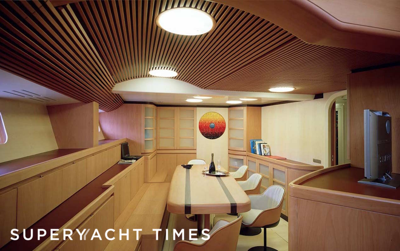 Viriella yacht dining 