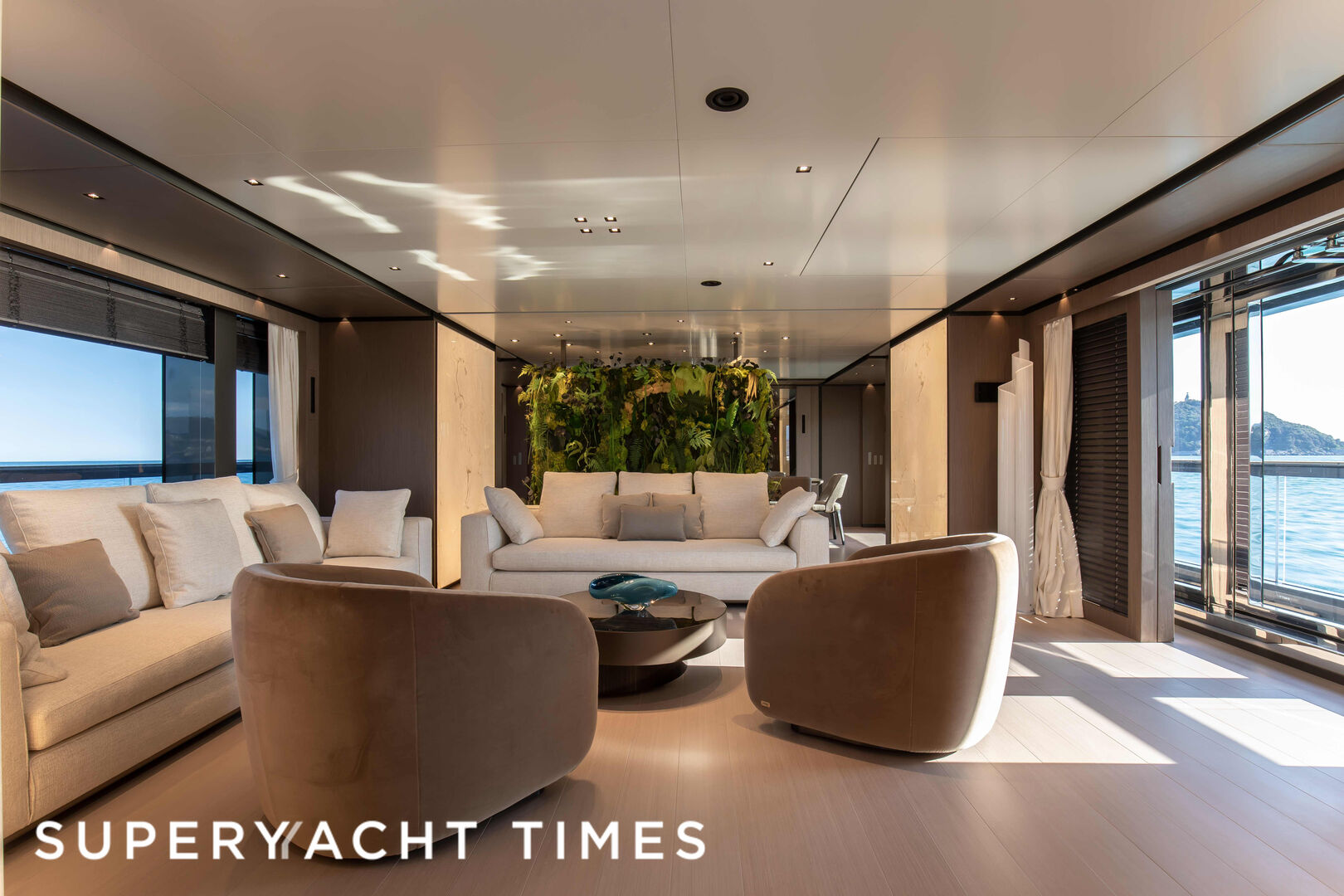 Panam yacht saloon