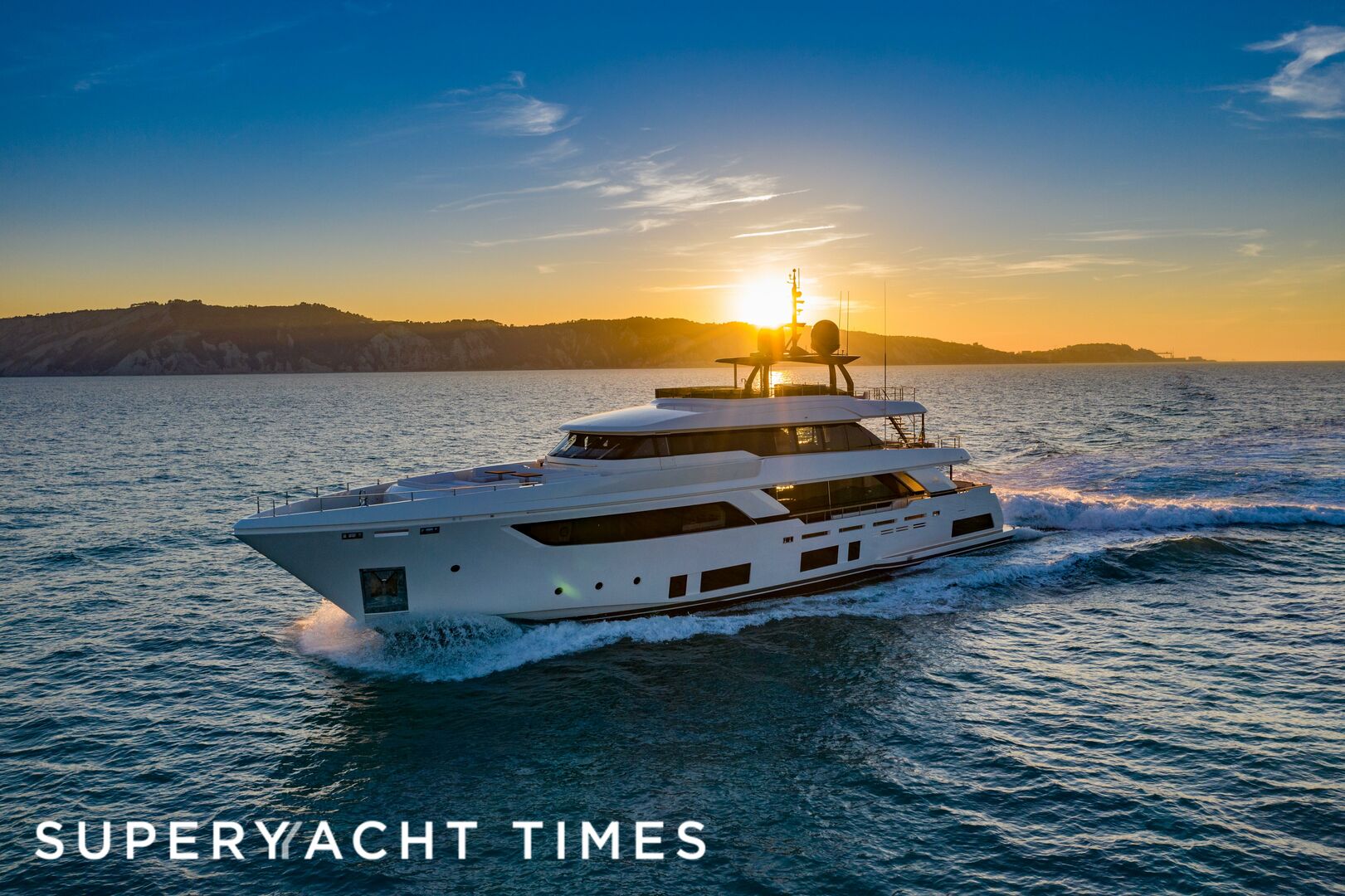Marea yacht cruising