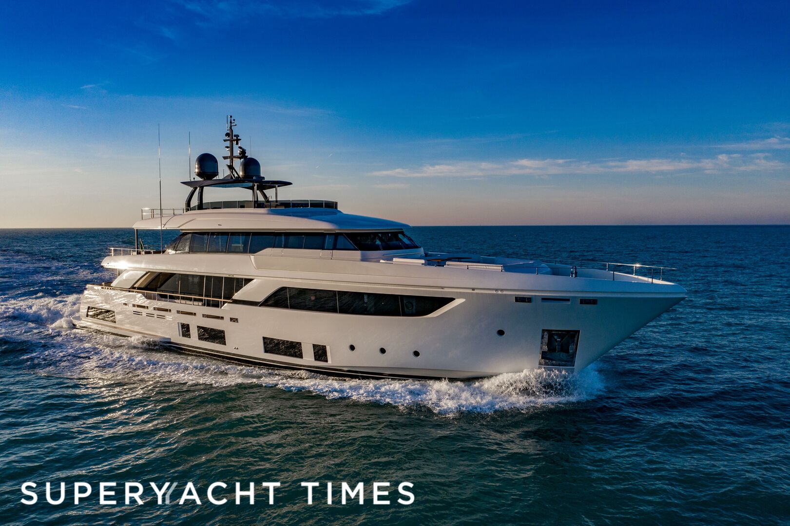 Marea yacht cruising