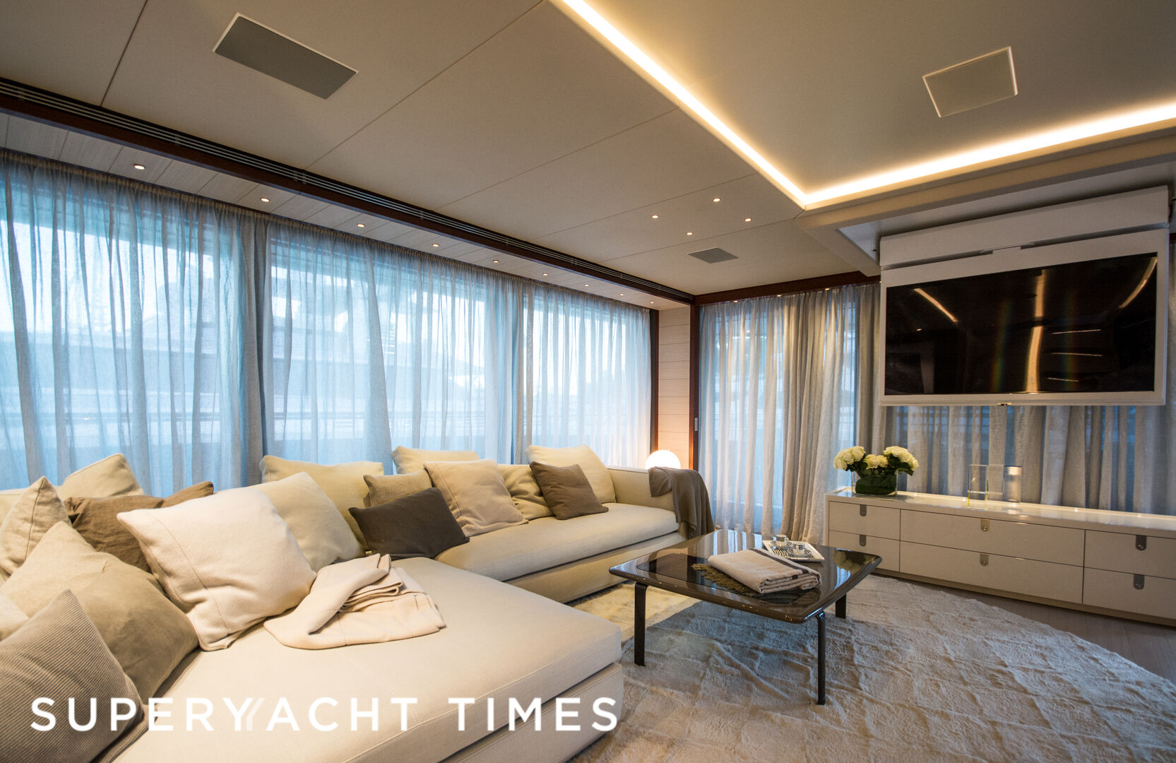 Moka upper deck saloon 