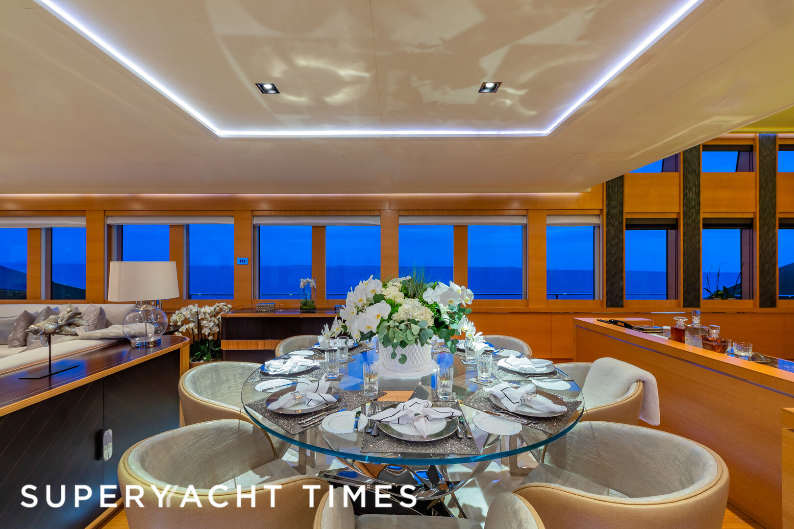DB9 yacht dining