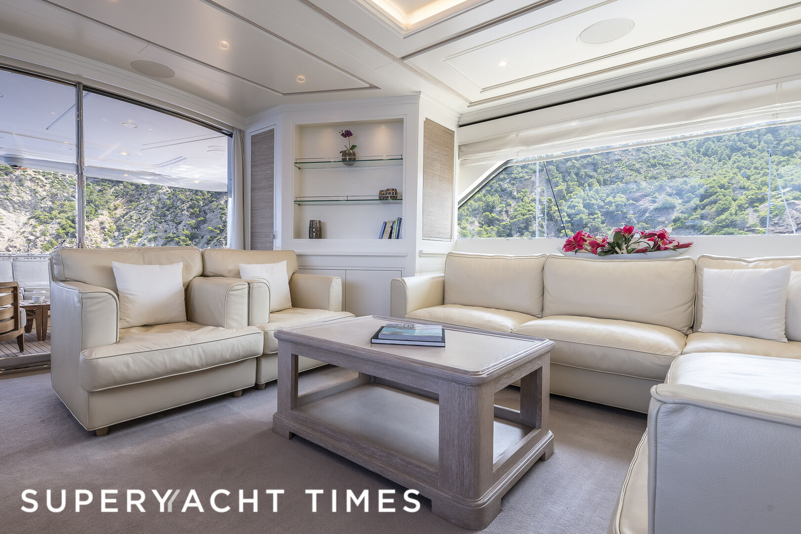 Christina yacht saloon