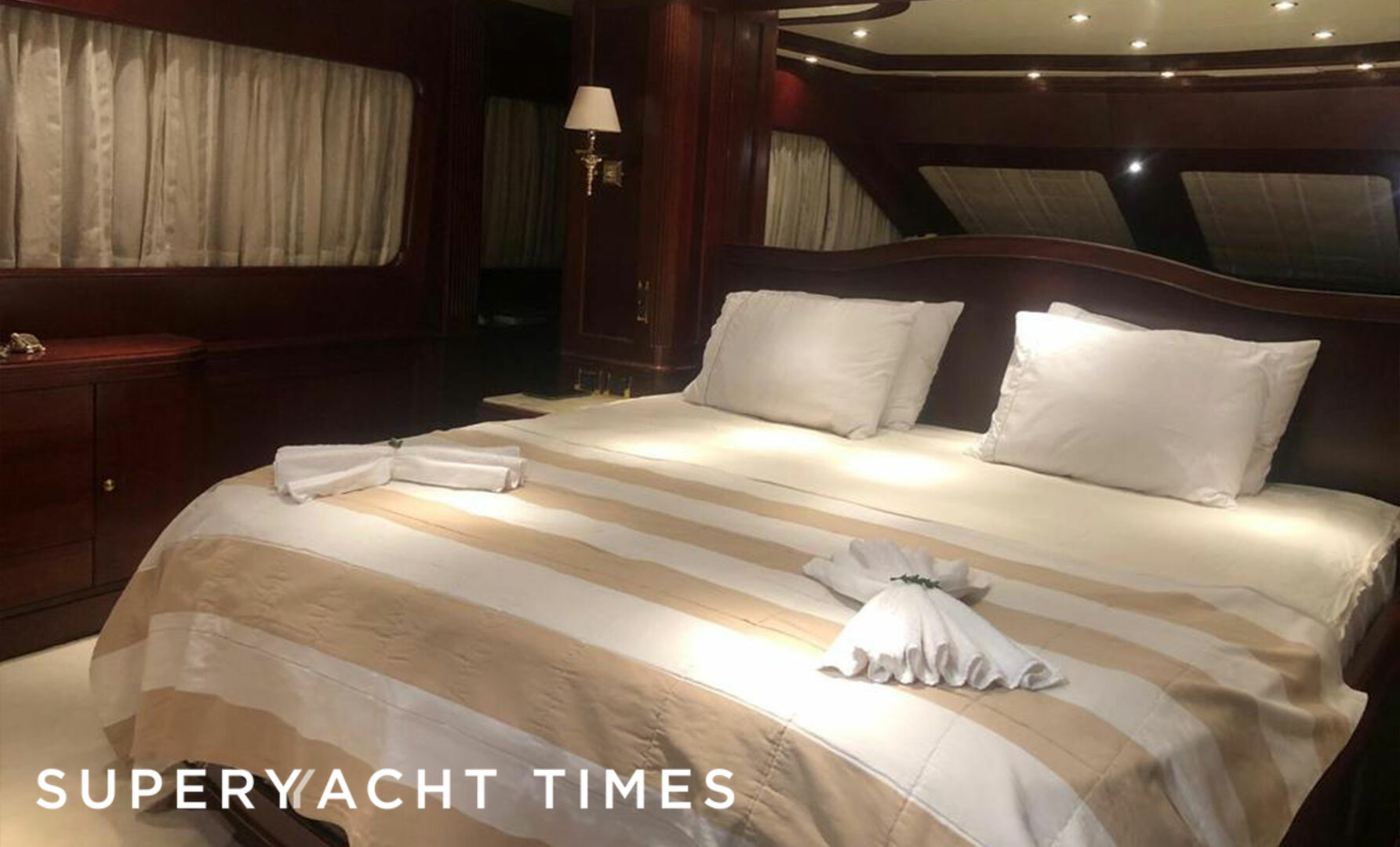 Escape S yacht bedroom