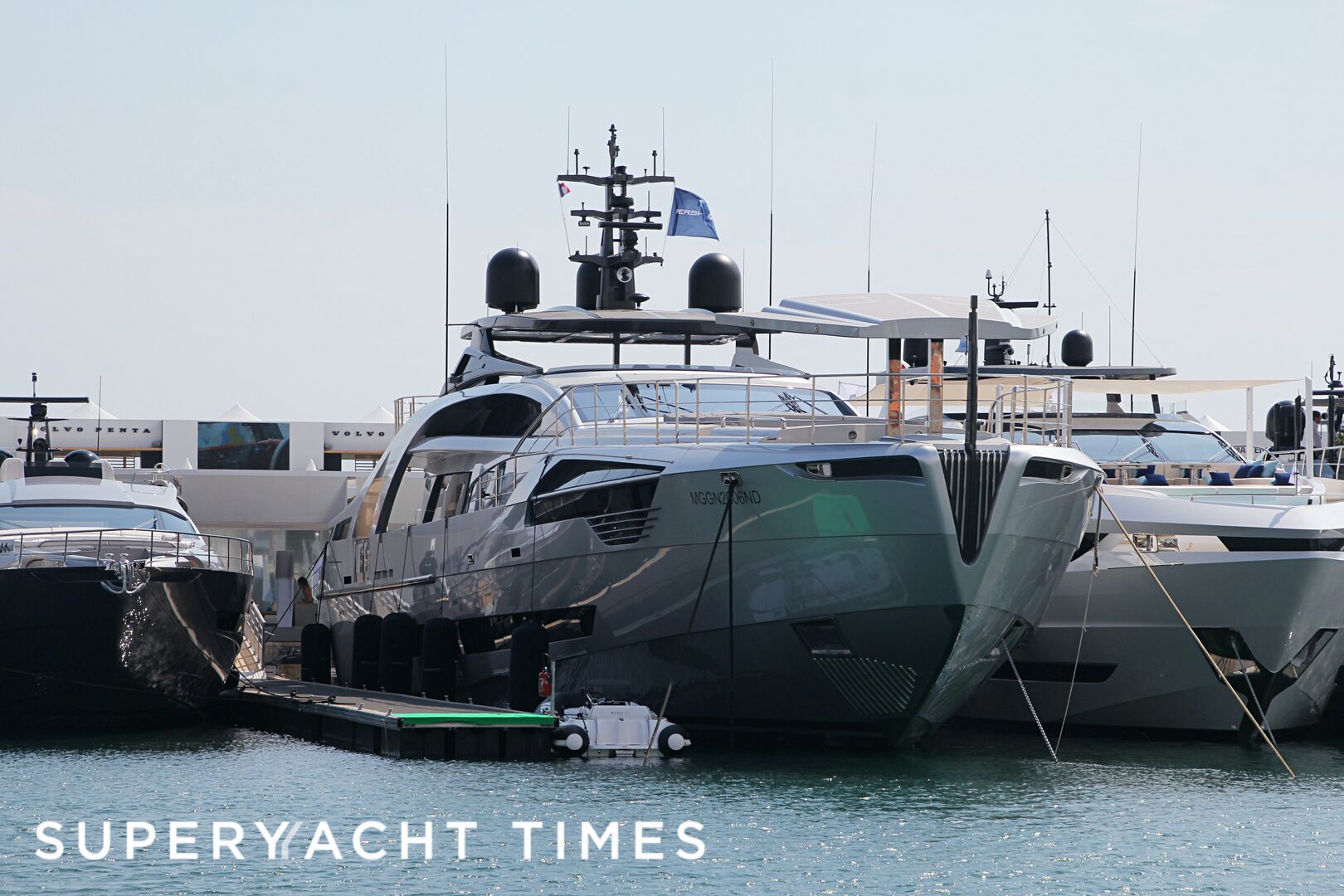 Touch Me yacht in Cannes 