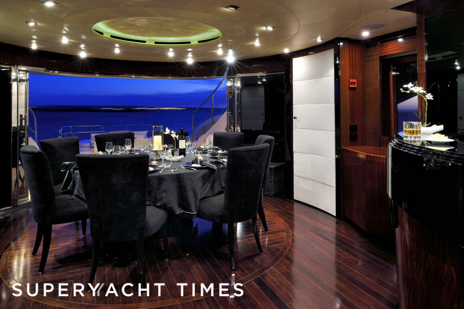 Whipsering Angel yacht saloon