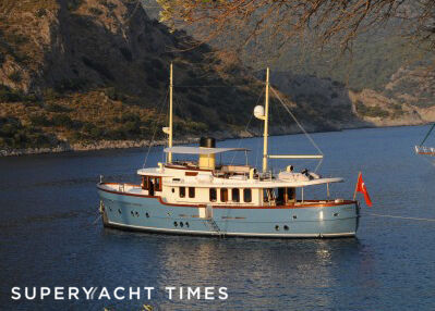 Larimar yacht at anchor 