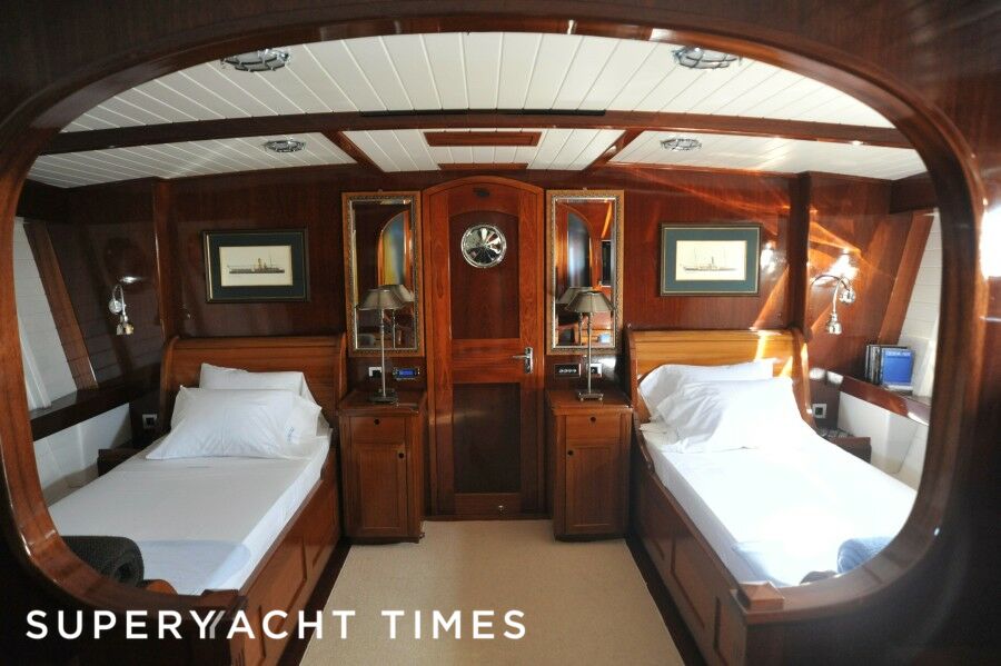 Larimar yacht stateroom